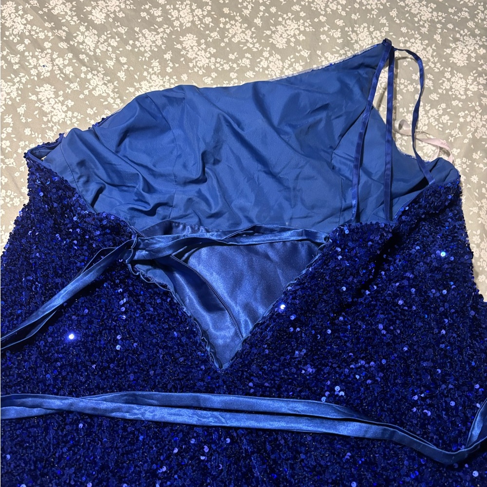 PLUS SIZE PROM DRESS! - Picture 2 of 8